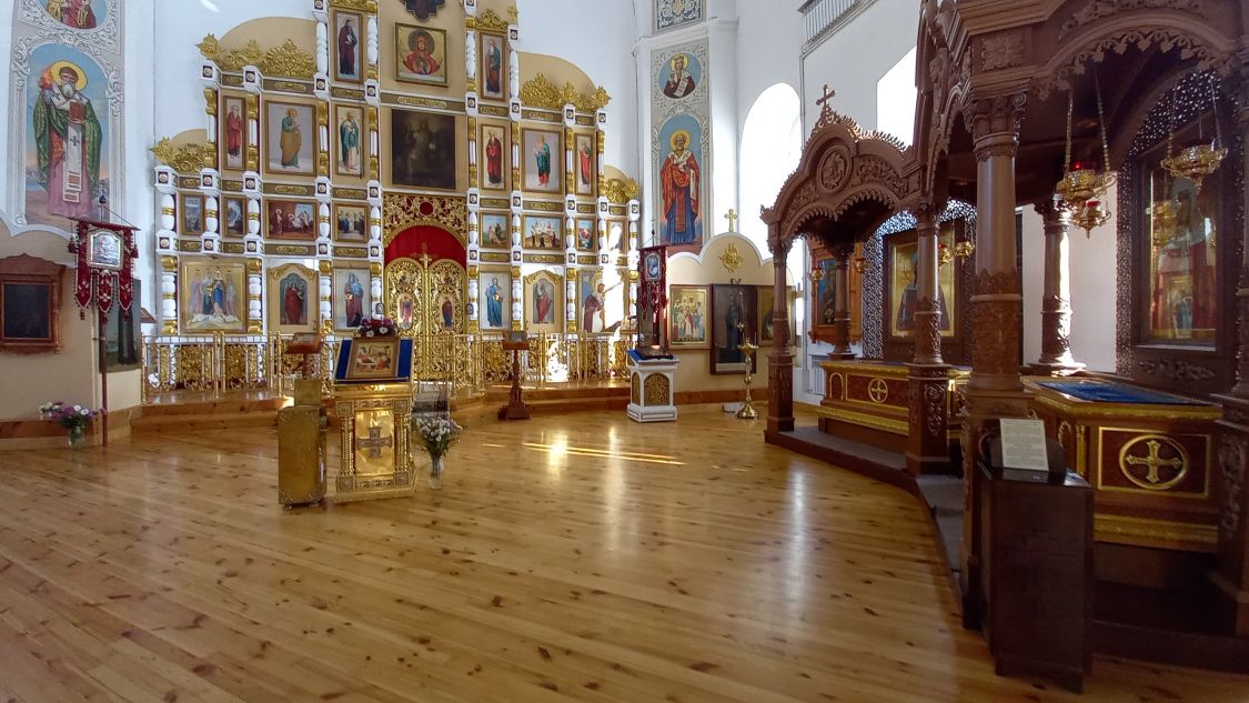 Церковь Успения Пресвятой Богородицы, Суворово (Дивеевский район, Нижегородская область). интерьер и убранство, Интерьер храма. Ракис мощами мучениц.