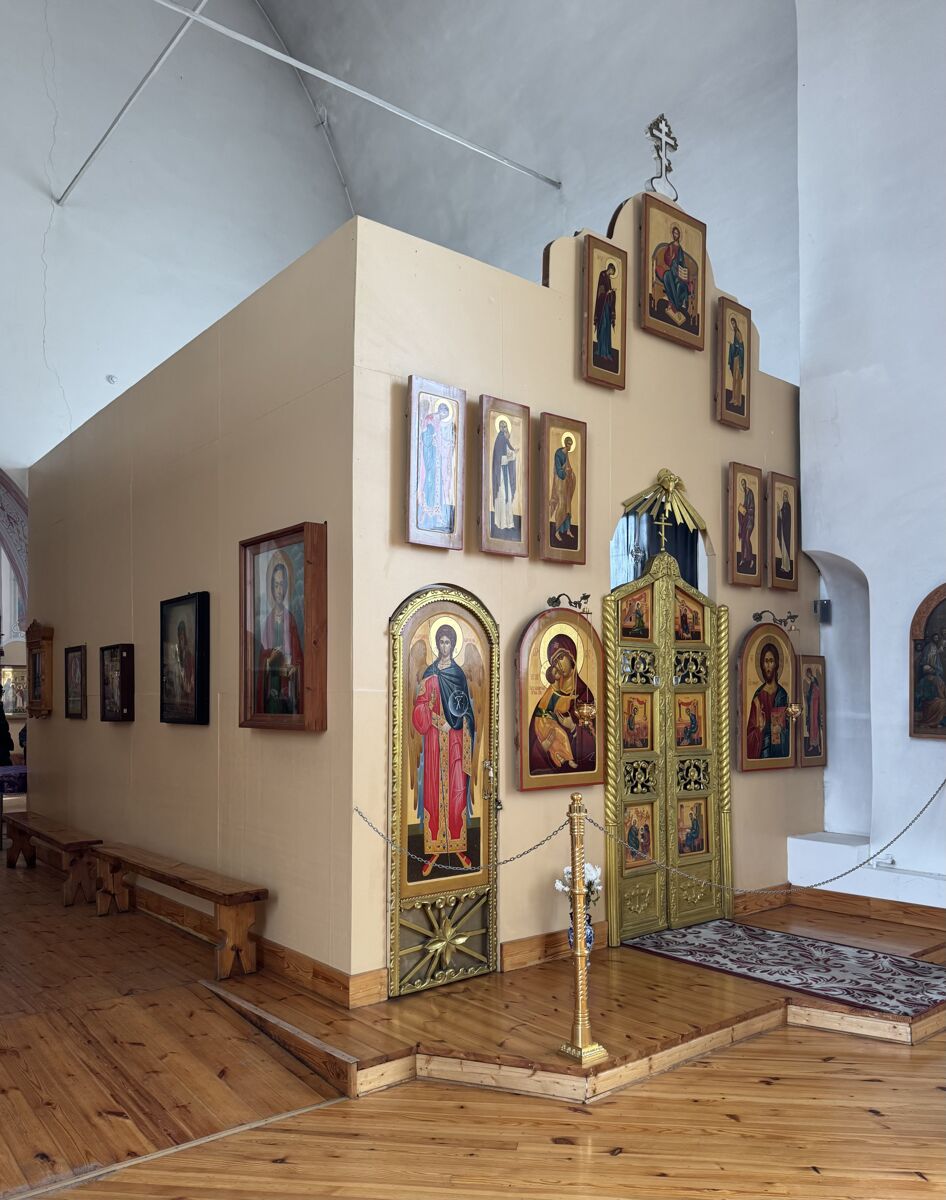 Церковь Успения Пресвятой Богородицы, Суворово (Дивеевский район, Нижегородская область). интерьер и убранство, Временный придельный иконостас в трапезной
