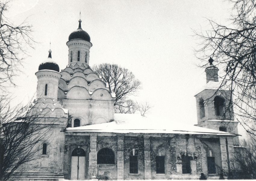 Хорошёво-Мнёвники. Церковь Троицы Живоначальной в Хорошёве. фасады