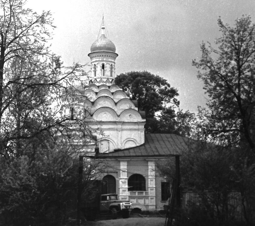 Хорошёво-Мнёвники. Церковь Троицы Живоначальной в Хорошёве. фасады