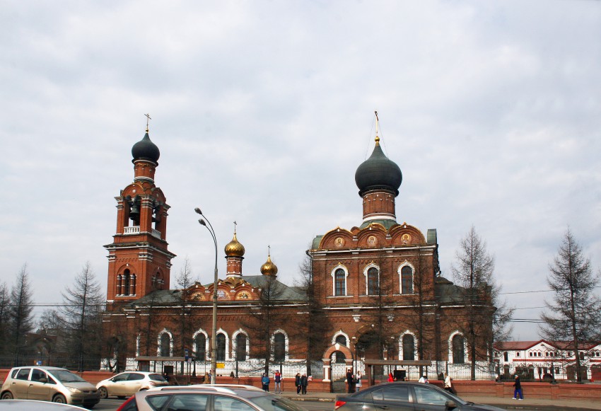 Покровское-Стрешнево. Церковь Спаса Преображения в Тушине. общий вид в ландшафте