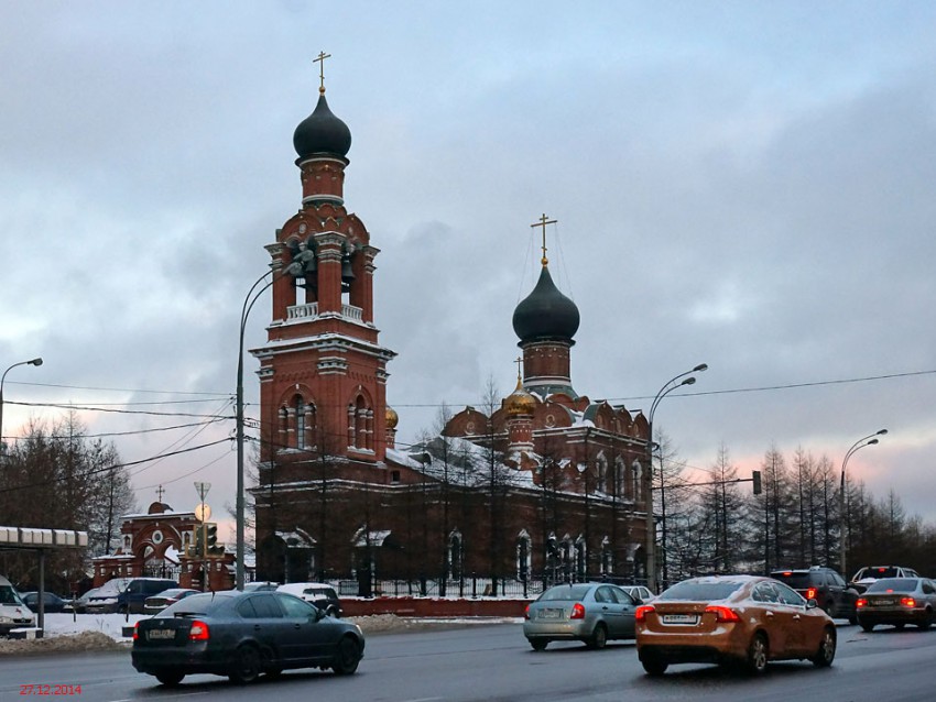 Церковь Преображения Господня в Тушине, Покровское-Стрешнево (Северо-Западный административный округ (СЗАО), г. Москва). общий вид в ландшафте