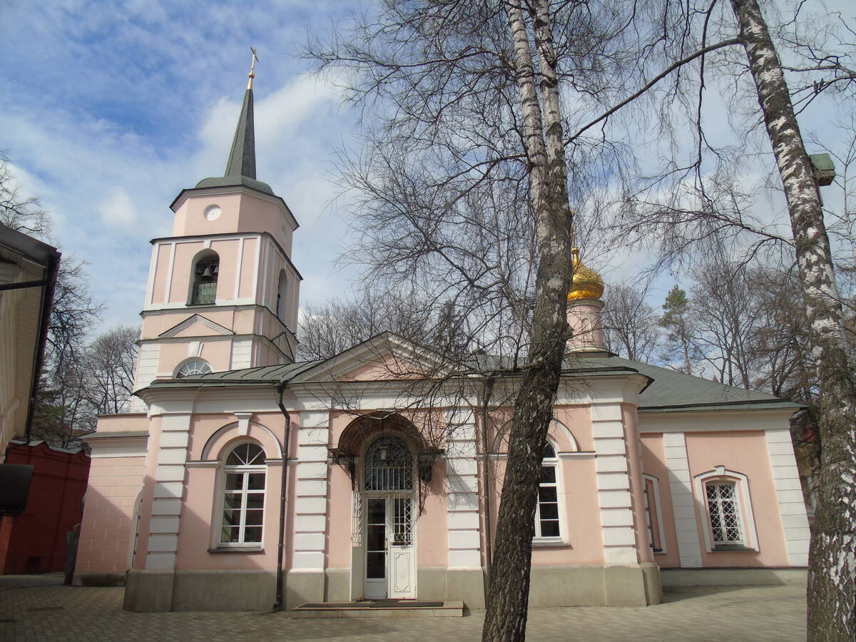 Церковь Покрова Пресвятой Богородицы в Покровском-Стрешневе, Покровское-Стрешнево (Северо-Западный административный округ (СЗАО), г. Москва). фасады