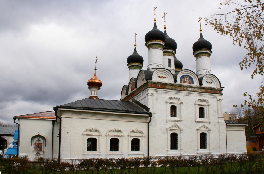 Северное Тушино. Церковь Покрова Пресвятой Богородицы в Братцеве. фасады