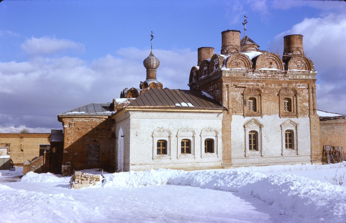 фасады. Церковь Покрова Пресвятой Богородицы в Братцеве, Северное Тушино (Северо-Западный административный округ (СЗАО), г. Москва)