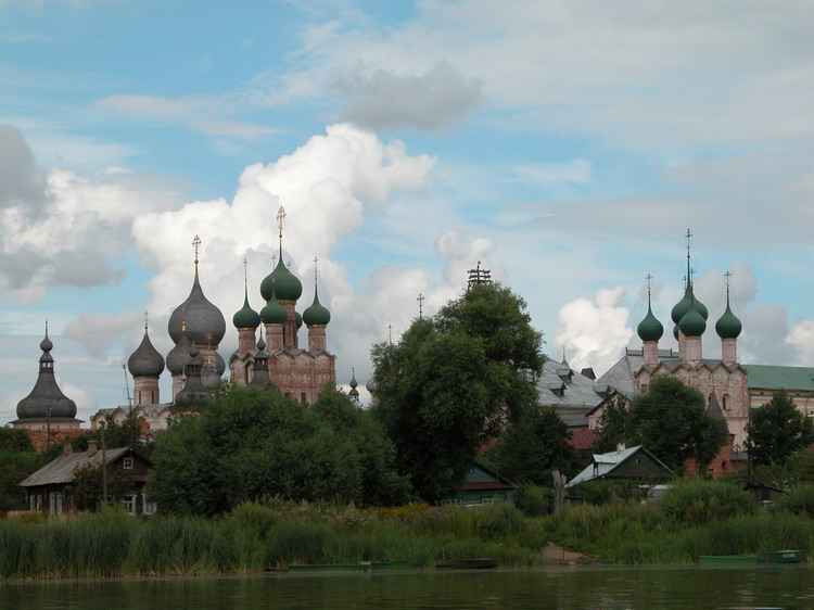 Митрополичий двор, Ростов Великий (Ростовский район, Ярославская область). фасады, Вид с озера