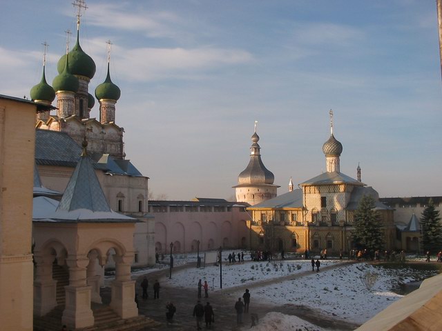 Митрополичий двор, Ростов Великий (Ростовский район, Ярославская область). фасады, Внутренний двор Кремля