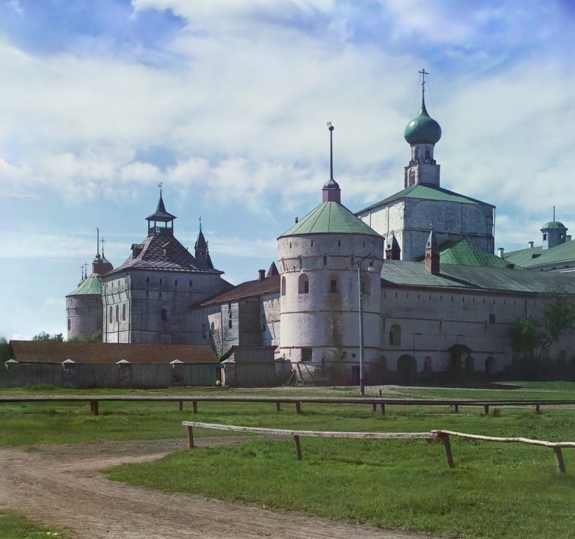 Митрополичий двор, Ростов Великий (Ростовский район, Ярославская область). архивная фотография, С. М. Прокудин-Горский. Кремль с северо-востока. 1911 год. фото с http://prokudin-gorskiy.ru/image.php?ID=839