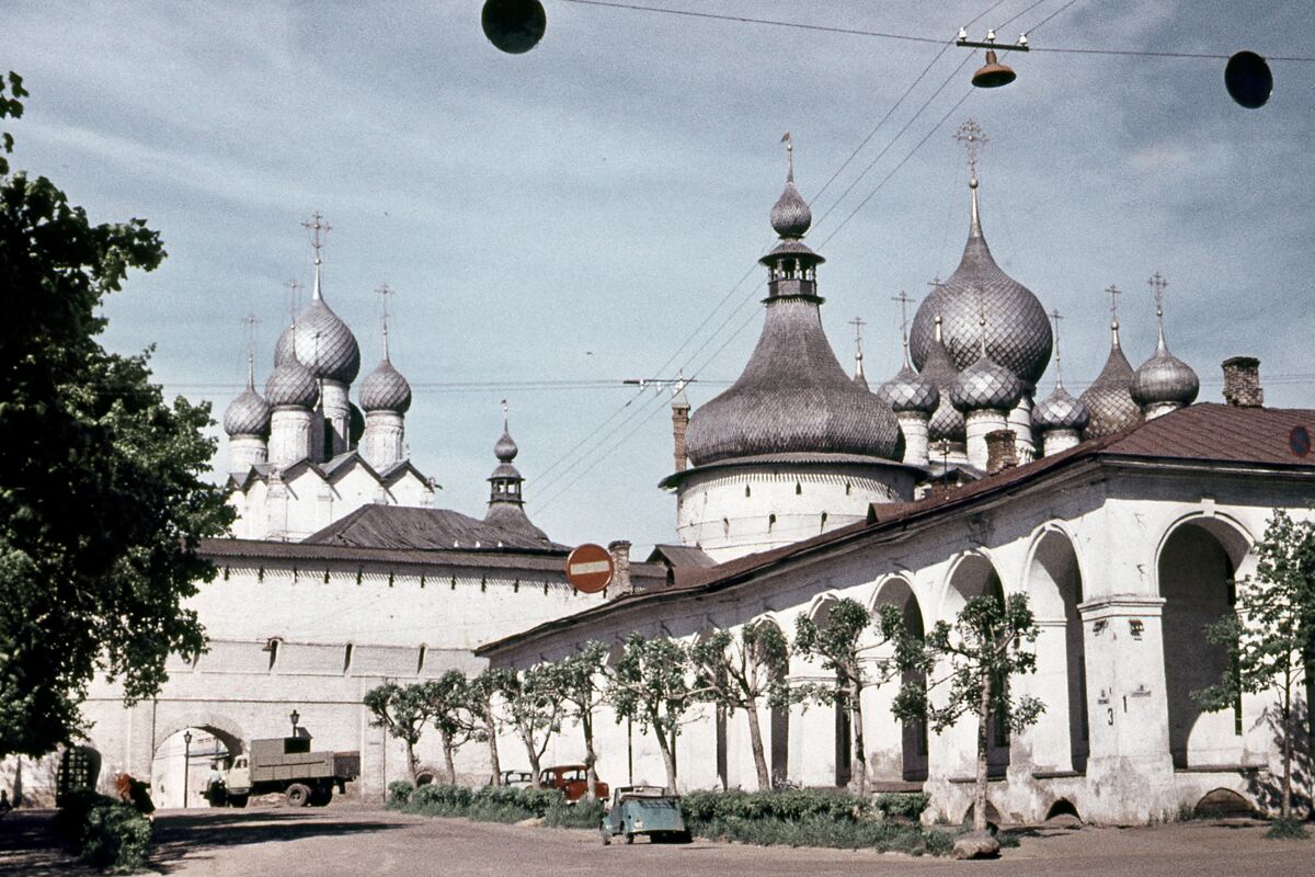 Митрополичий двор, Ростов Великий (Ростовский район, Ярославская область). архивная фотография, Слайд из домашнего архива.