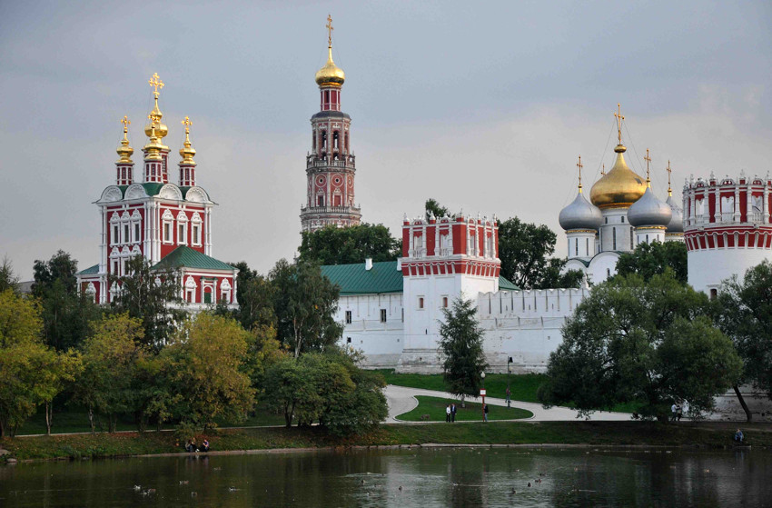 Новодевичий монастырь, Хамовники (Центральный административный округ (ЦАО), г. Москва). общий вид в ландшафте