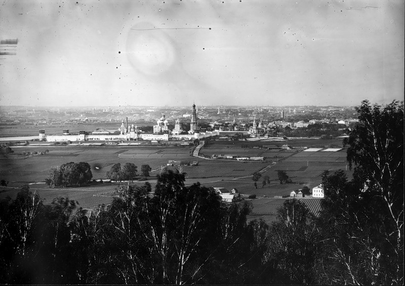 Хамовники. Новодевичий монастырь. архивная фотография, Фото с сайта http://sontucio.livejournal.com