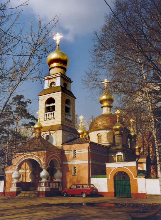 Ново-Переделкино. Церковь Спаса Преображения в Переделкине. фасады