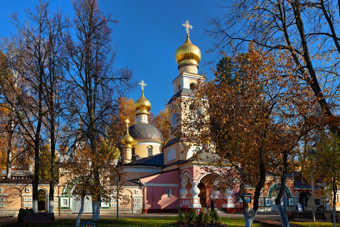 Ново-Переделкино. Церковь Спаса Преображения в Переделкине. фасады