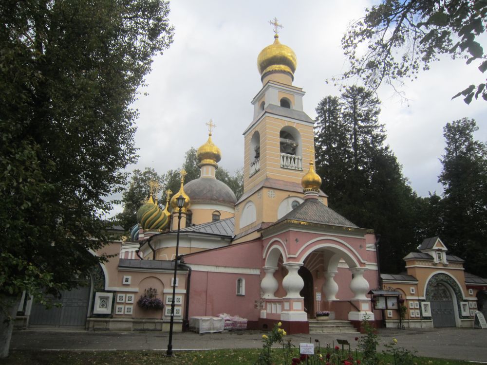 Ново-Переделкино. Церковь Спаса Преображения в Переделкине. фасады