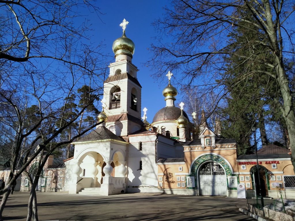 Ново-Переделкино. Церковь Спаса Преображения в Переделкине. фасады