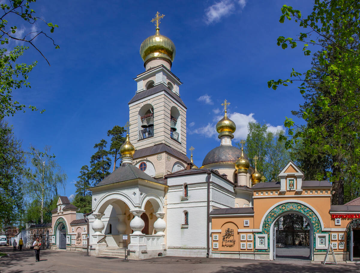 Ново-Переделкино. Церковь Спаса Преображения в Переделкине. фасады, Вид с юга