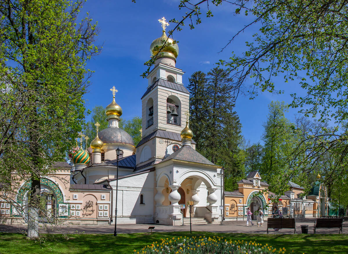 Церковь Преображения Господня в Переделкине, Ново-Переделкино (Западный административный округ (ЗАО), г. Москва). фасады, Вид с юго-запада