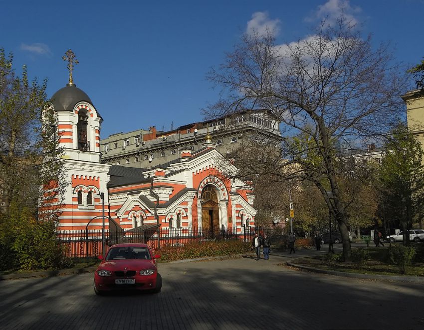 Дорогомилово. Церковь Михаила Архангела при Кутузовской избе. общий вид в ландшафте, Михаила Архангела при Кутузовской избе