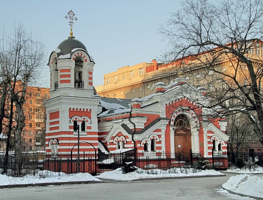 Церковь Михаила Архангела при Кутузовской избе, Дорогомилово (Западный административный округ (ЗАО), г. Москва). общий вид в ландшафте