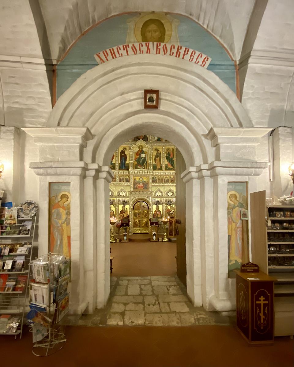 Портал в главный придел, интерьер и убранство. Церковь Усекновения главы Иоанна Предтечи в Дьякове, Нагатинский затон (Южный административный округ (ЮАО), г. Москва)
