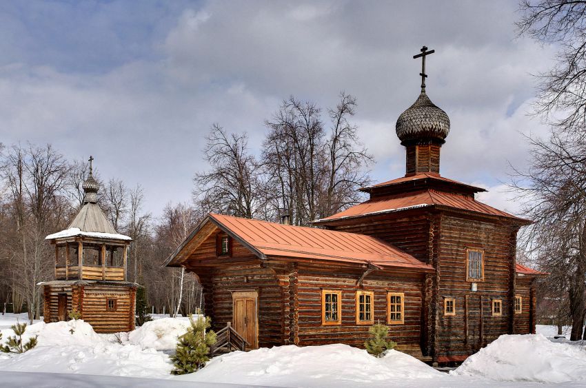 Южное Бутово. Церковь Новомучеников и исповедников Церкви Русской в Бутове (старая). общий вид в ландшафте