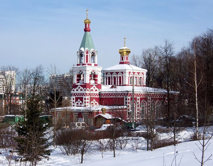 Северное Бутово. Церковь Параскевы Пятницы в Качалове. общий вид в ландшафте