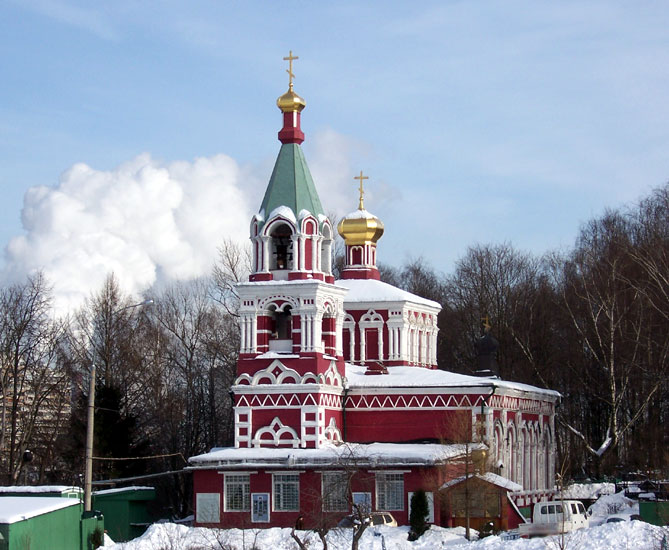 Северное Бутово. Церковь Параскевы Пятницы в Качалове. общий вид в ландшафте