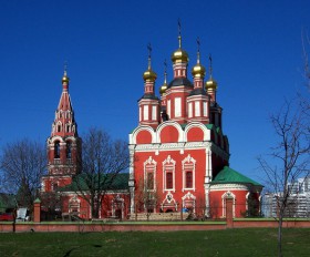 Москва. Церковь Михаила Архангела в Тропарёве