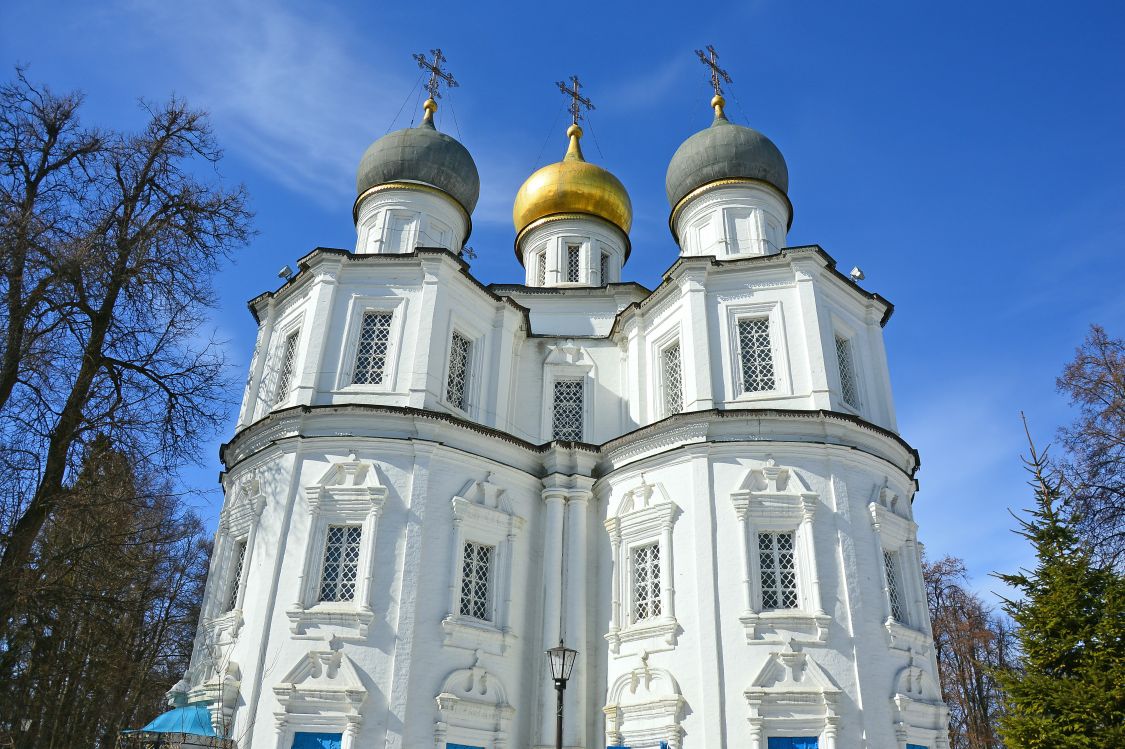 Ясенево. Церковь Казанской иконы Божией Матери в Узком. фасады