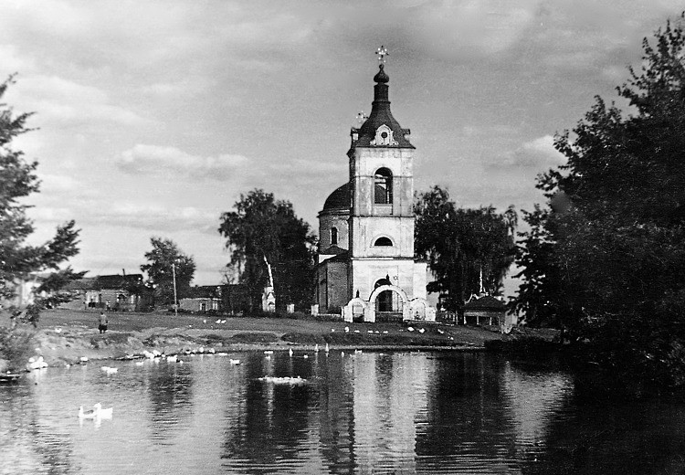 Церковь Троицы Живоначальной, Ратмирово (Собинский район, Владимирская область). архивная фотография, Вид церкви с запада. Фото из личного архива.