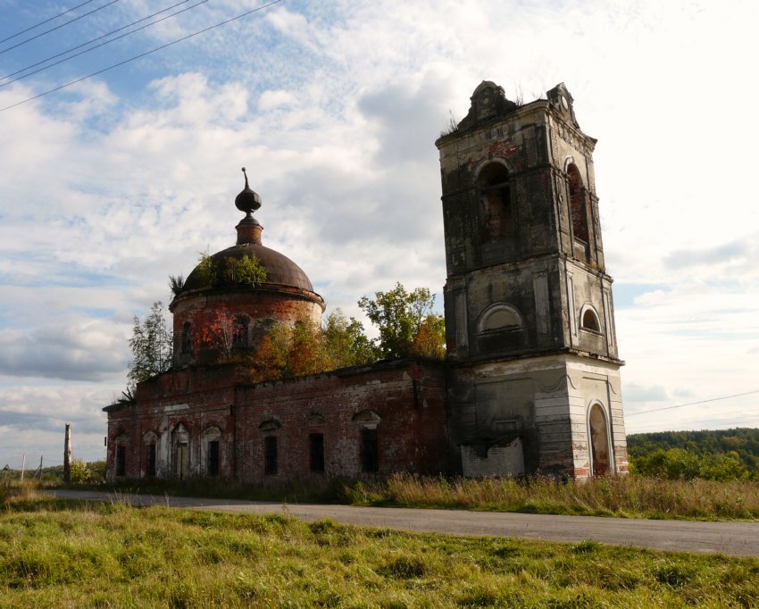 Ратмирово. Церковь Троицы Живоначальной. фасады