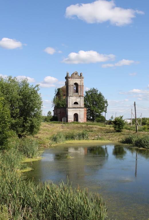 Ратмирово. Церковь Троицы Живоначальной. общий вид в ландшафте, Панорама с запада