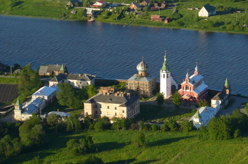 Старая Ладога. Никольский мужской монастырь. фасады