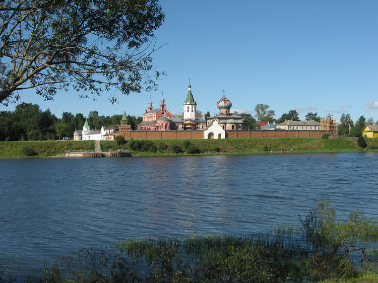 Никольский мужской монастырь, Старая Ладога (Волховский район, Ленинградская область). художественные фотографии, Вид с правого берега Волхова, из села Чернавино