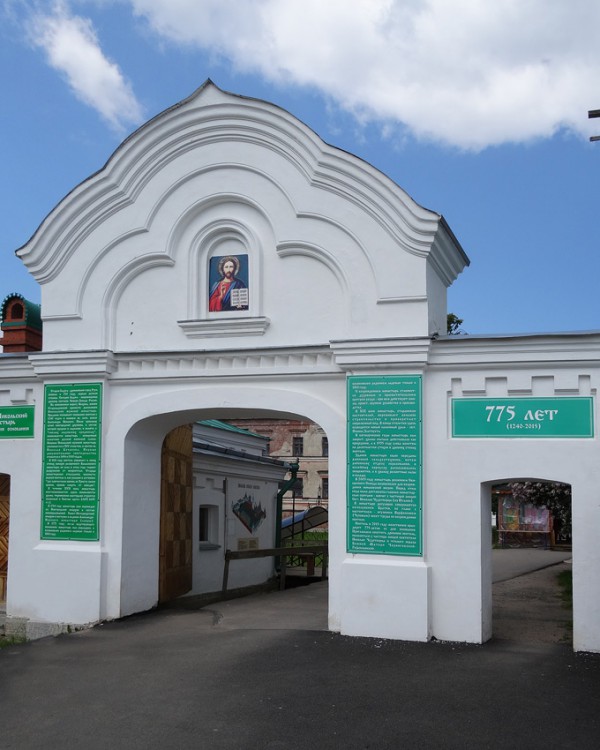 Никольский мужской монастырь, Старая Ладога (Волховский район, Ленинградская область). дополнительная информация, Святые ворота
