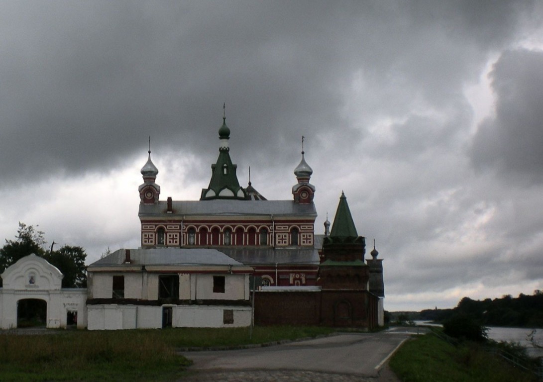 Старая Ладога. Никольский мужской монастырь. фасады