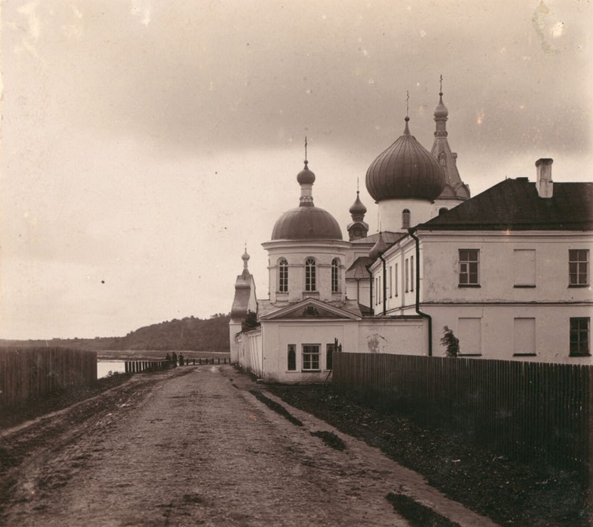 Никольский мужской монастырь, Старая Ладога (Волховский район, Ленинградская область). архивная фотография, С. М. Прокудин-Горский. Монастырь Св. Николая Чудотворца. Старая Ладога. 1909 год.
фото с http://prokudin-gorskiy.ru/image.php?ID=1995