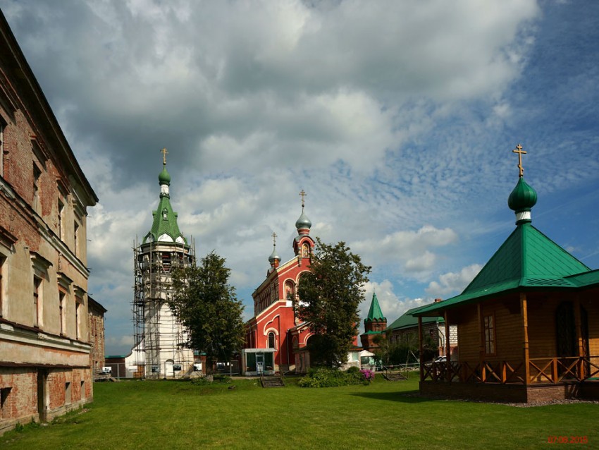 Старая Ладога. Никольский мужской монастырь. фасады