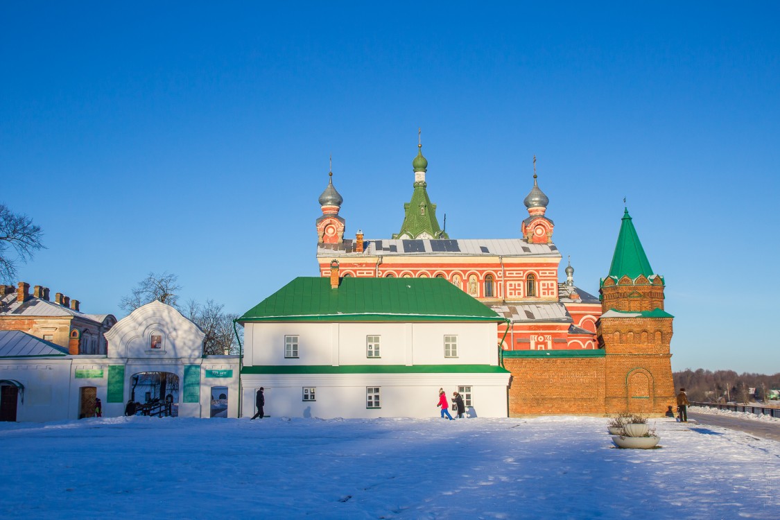 Старая Ладога. Никольский мужской монастырь. фасады