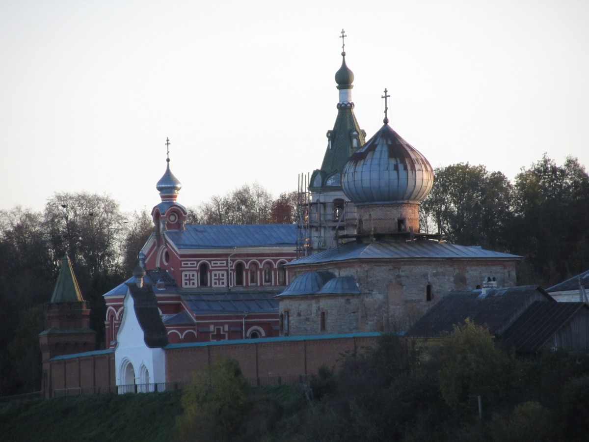 Старая Ладога. Никольский мужской монастырь. архитектурные детали, Вид со стороны Чернавино.