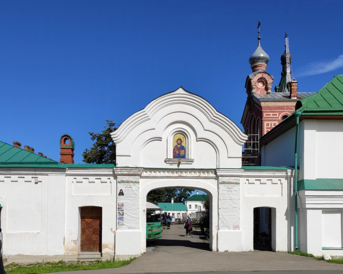 Старая Ладога. Никольский мужской монастырь. дополнительная информация, Южные ворота