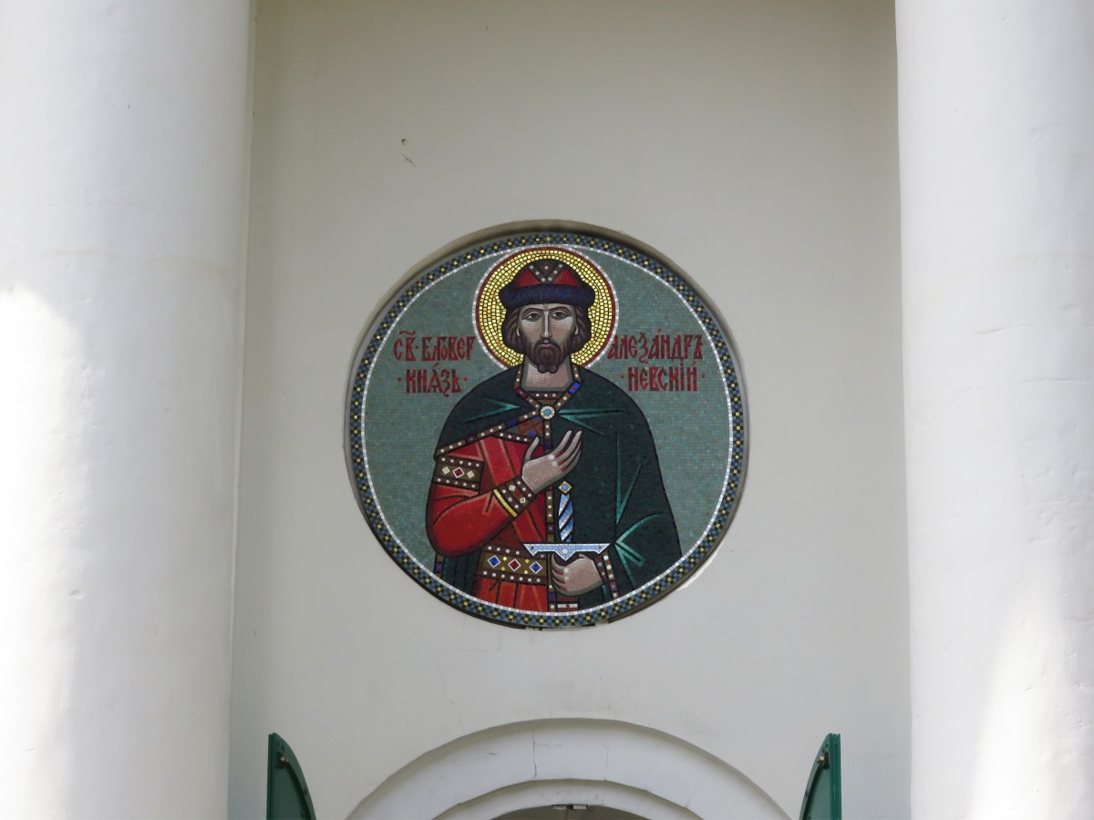 Церковь Влахернской иконы Божией Матери в Кузьминках, Кузьминки (Юго-Восточный административный округ (ЮВАО), г. Москва). дополнительная информация, Образ Александра Невского над южным входом в храм