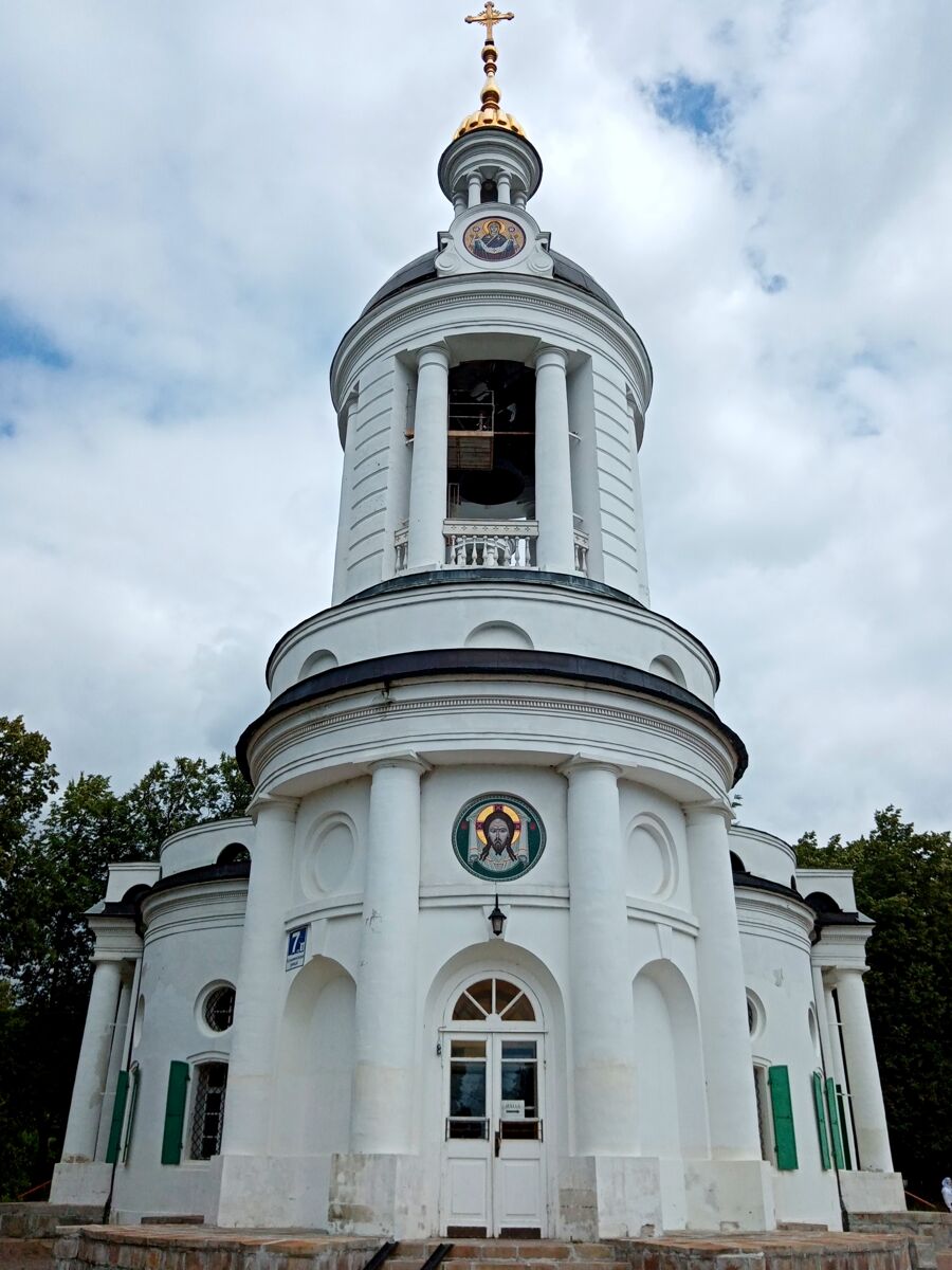 Церковь Влахернской иконы Божией Матери в Кузьминках, Кузьминки (Юго-Восточный административный округ (ЮВАО), г. Москва). фасады, Вид колокольни и центрального входа в храм