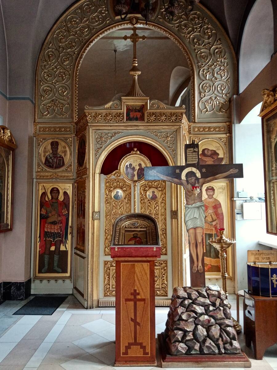 Церковь Влахернской иконы Божией Матери в Кузьминках, Кузьминки (Юго-Восточный административный округ (ЮВАО), г. Москва). интерьер и убранство, Иконостас придела св. блгв. князя Александра Невского и Голгофа