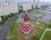 Церковь Усекновения главы Иоанна Предтечи в Братееве, Вид с востока, фото с квадрокоптера. На дальнем плане - Троицкий храм<br>, Москва, Южный административный округ (ЮАО), г. Москва