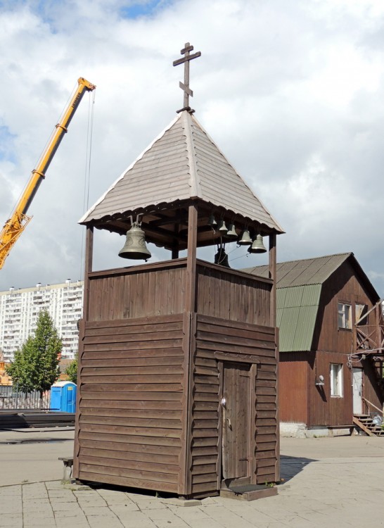 Церковь Усекновения главы Иоанна Предтечи в Братееве, Братеево (Южный административный округ (ЮАО), г. Москва). дополнительная информация, Звонница на территории храмового комплекса церкви Усекновения Главы Иоанна Предтечи в Братеево, в Москве.