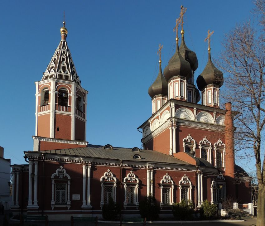 Донской. Церковь Ризоположения (Положения ризы Господней в Успенском соборе в Москве) на Донской. фасады