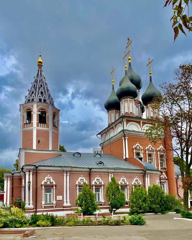 Церковь Ризоположения (Положения ризы Господней в Успенском соборе в Москве) на Донской, Донской (Южный административный округ (ЮАО), г. Москва). фасады, Вид с юга