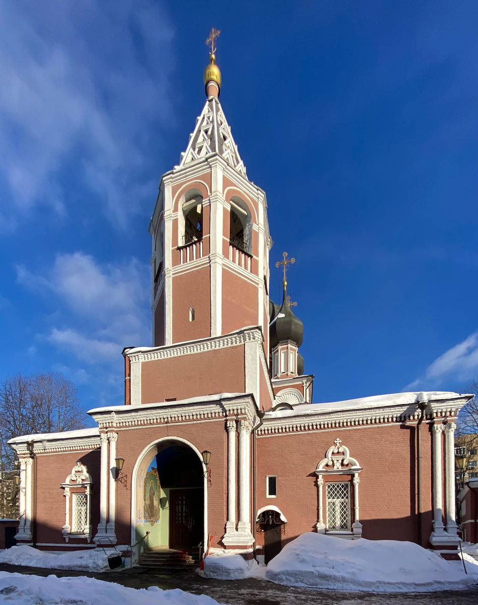 Вид с юго-запада, фасады. Церковь Ризоположения (Положения ризы Господней в Успенском соборе в Москве) на Донской, Донской (Южный административный округ (ЮАО), г. Москва)