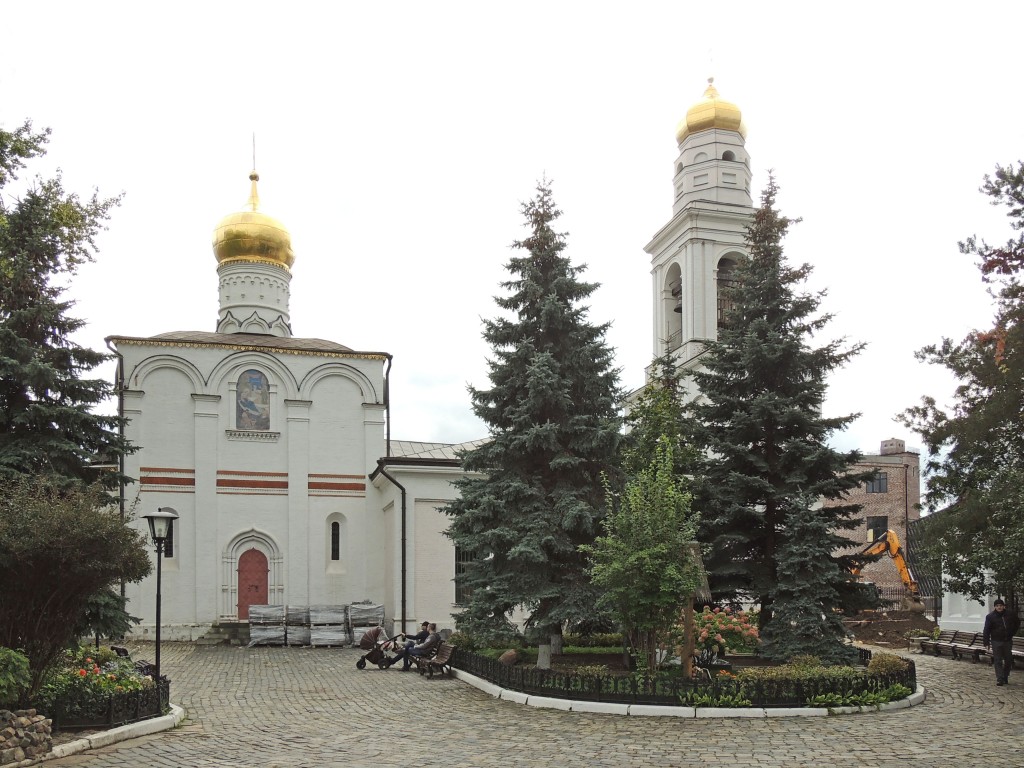 Церковь Рождества Пресвятой Богородицы в Старом Симонове, Даниловский (Южный административный округ (ЮАО), г. Москва). общий вид в ландшафте